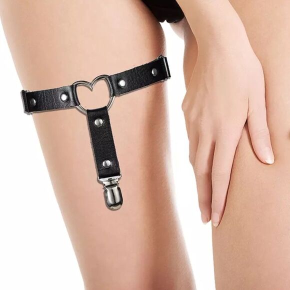 🆕Black Leather Leg Heart Garter Belt - Picture 2 of 6